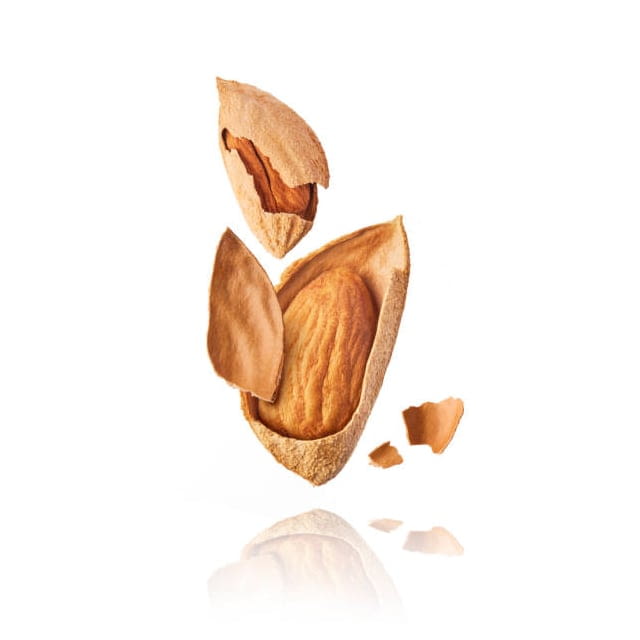 Raw almonds with skin