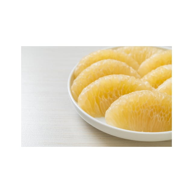 Peeled and sliced white grapefruit